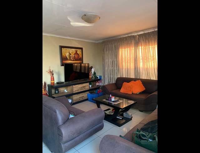 3 BEDROOM FREESTANDING FOR SALE IN ROSSLYN